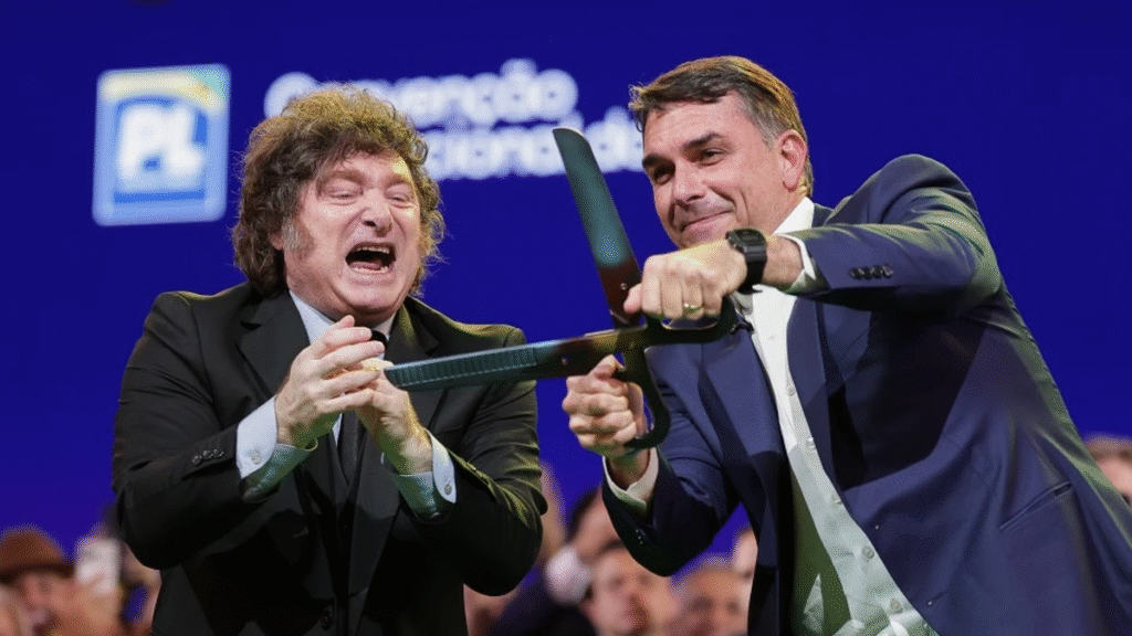 Denuncian a Milei por usar fondos públicos para viajar al acto partidario de Flávio Bolsonaro