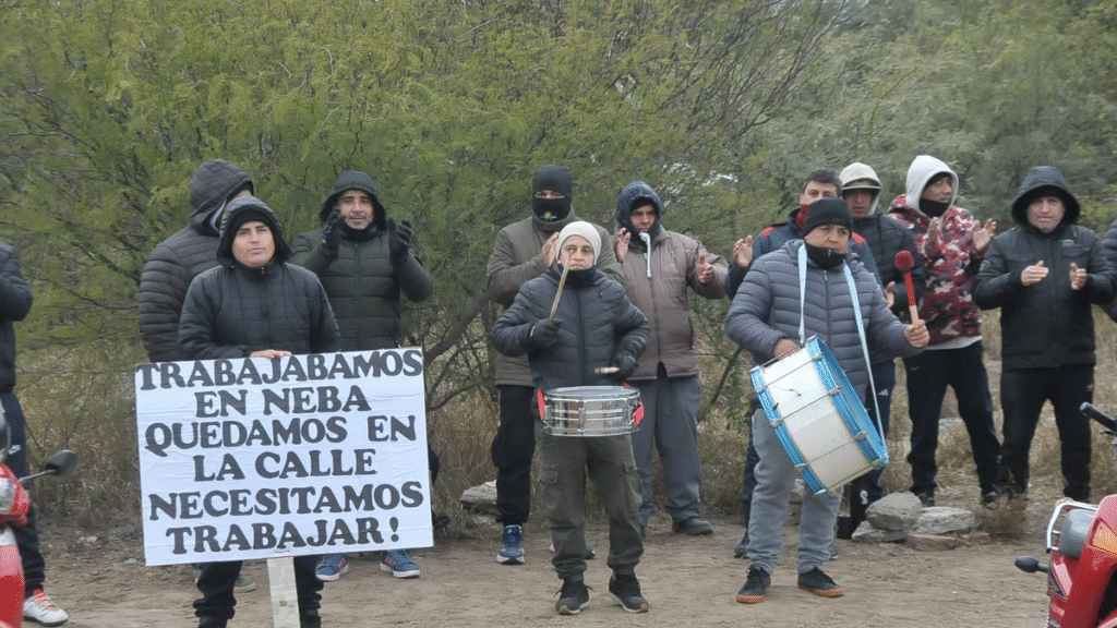 “Nos dejaron desamparados”: exempleados de NEBA reclamaron pago de indemnizaciones y ayuda para conseguir trabajo