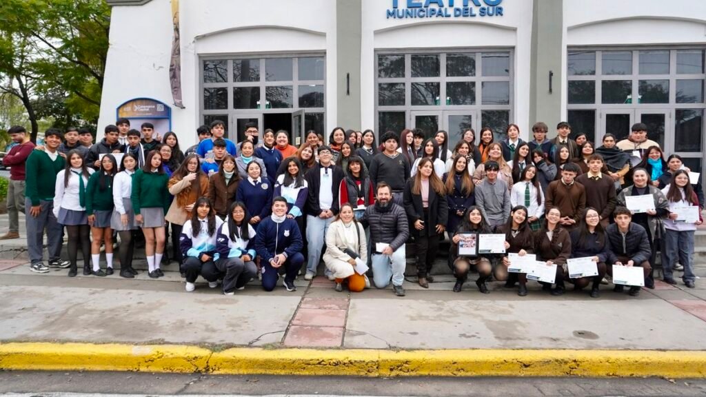 Estudiantes presentaron 11 proyectos en una rueda de capitalización del programa “Aprender a Emprender”