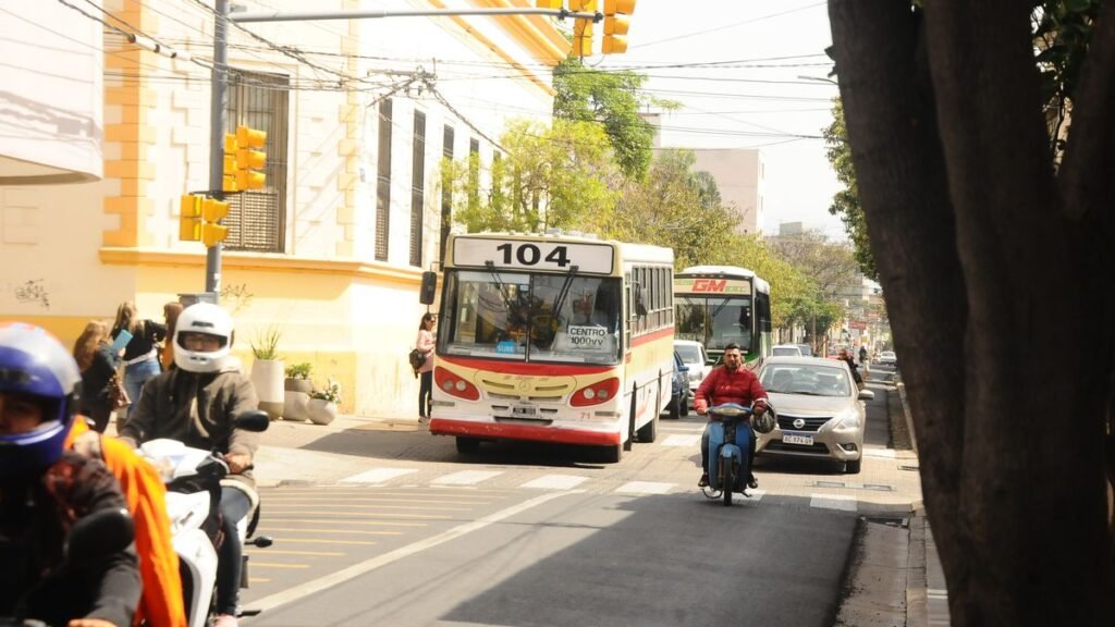 La UTA anticipó un paro total de actividades por reclamos salariales