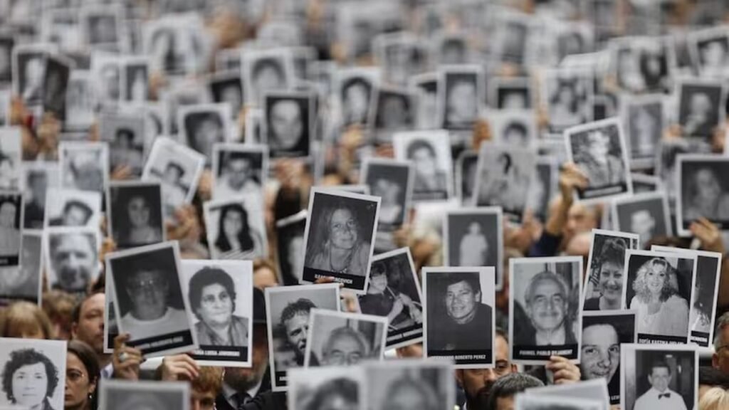 La AMIA exigió celeridad judicial en el acto por el 32° aniversario, con la presencia de Milei