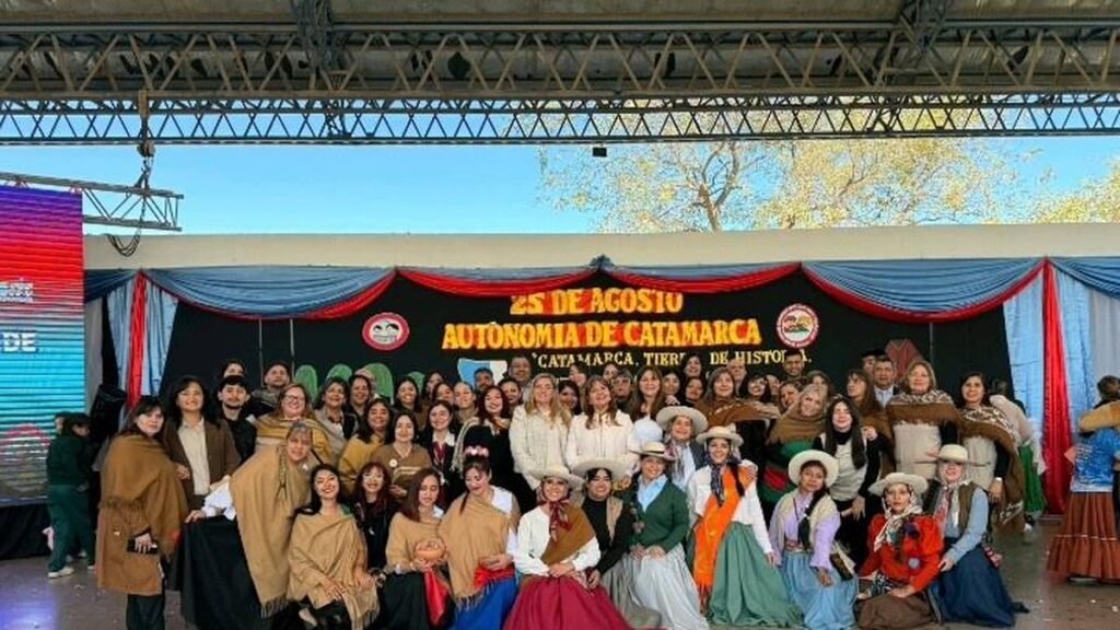 El Sistema Educativo Municipal conmemoró la Autonomía de Catamarca