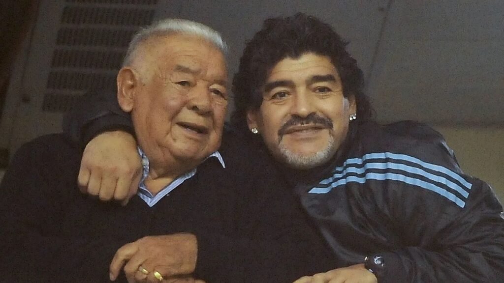 Peritos habrían analizado la historia clínica de Don Diego