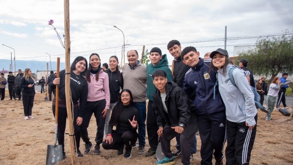 El canal de Choya, con 70 nuevos árboles como parte de un plan de forestación El canal de Choya, con 70 nuevos árboles como parte de un plan de forestación
