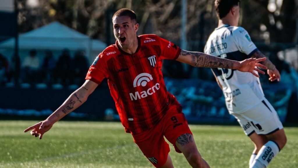 Racing y Boca juegan un clásico clave en el Cilindro