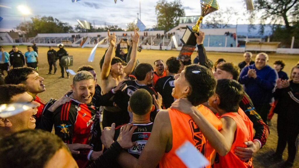 Defensores de Esquiú se consagró campeón del Anual de la Liga Chacarera 2026
