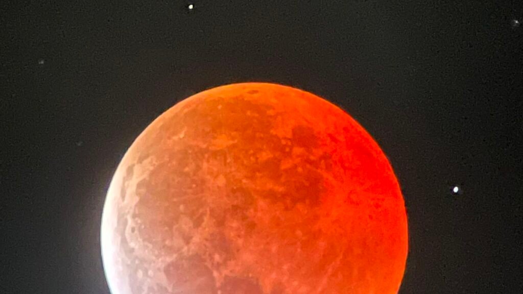 El eclipse lunar parcial se podrá vivir con una experiencia de astroturismo en Catamarca