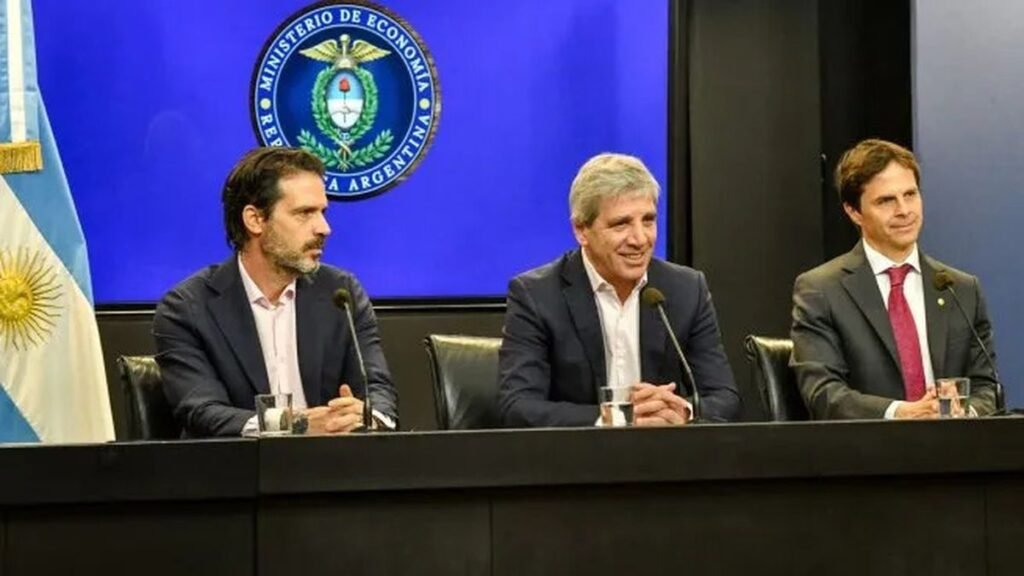 Caputo anunció un plan para impulsar los  créditos hipotecarios