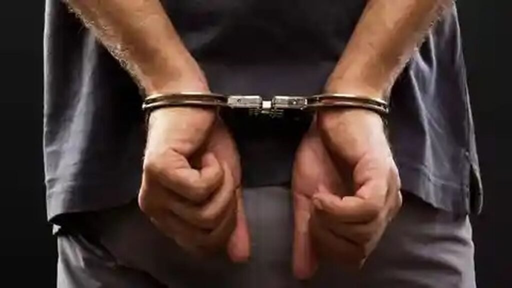 Un hombre quebró una medida judicial y agredió a su pareja