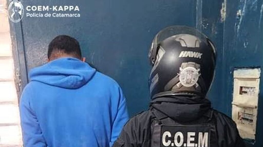 Intentó robar en la casa de su hermana y la amenazó de muerte con dos cuchillos Intentó robar en la casa de su hermana y la amenazó de muerte con dos cuchillos