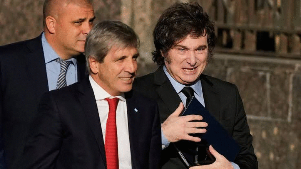 Caputo y Milei reclaman una ley para castigar a periodistas que publiquen “información inexacta”