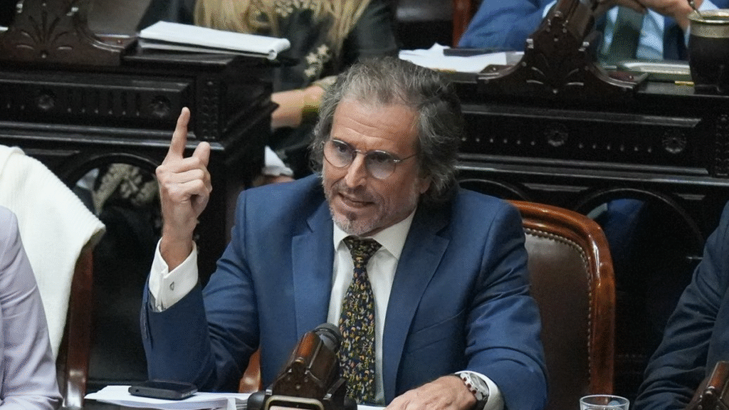 Benegas Lynch, sobre la morosidad: “Compraron una TV y, como Argentina no ganó el Mundial, no quieren pagar” Benegas Lynch, sobre la morosidad: “Compraron una TV y, como Argentina no ganó el Mundial, no quieren pagar”