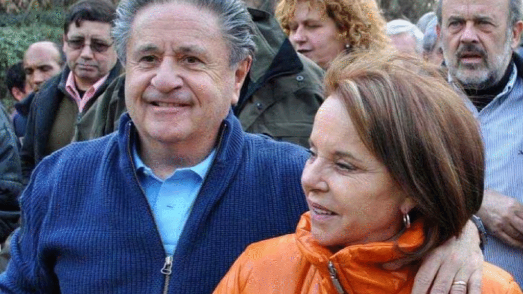 Vacunatorio VIP: indagarán a Eduardo y Chiche Duhalde, Verbitsky y otras 30 personas Vacunatorio VIP: indagarán a Eduardo y Chiche Duhalde, Verbitsky y otras 30 personas