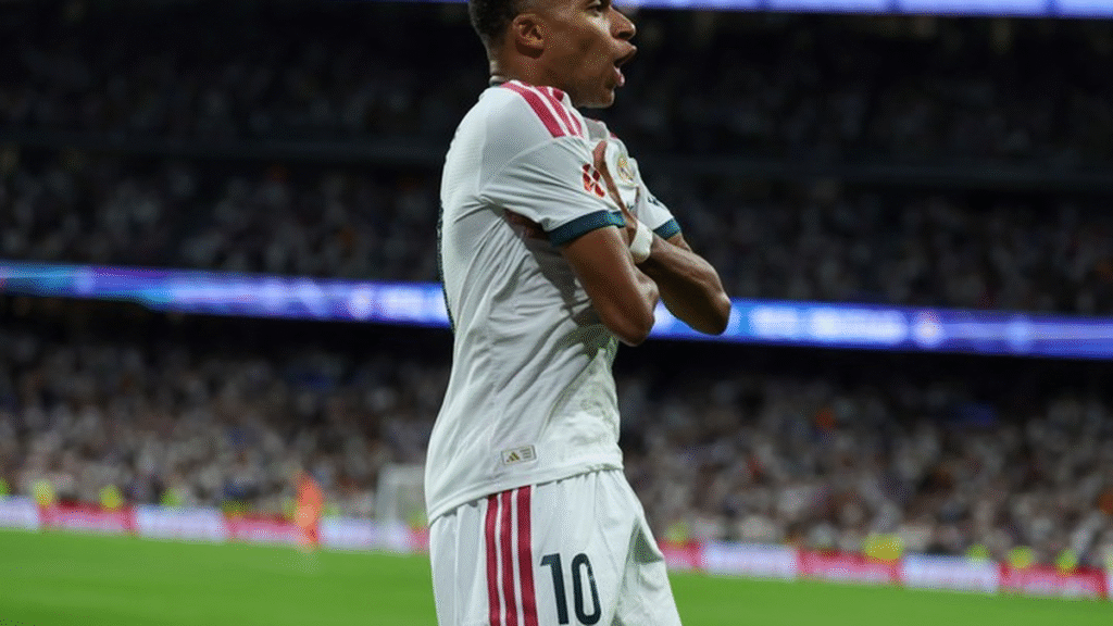 Video: Mbappé brilló con hat-trick y el Real Madrid goleó 4-1 a la Real Sociedad