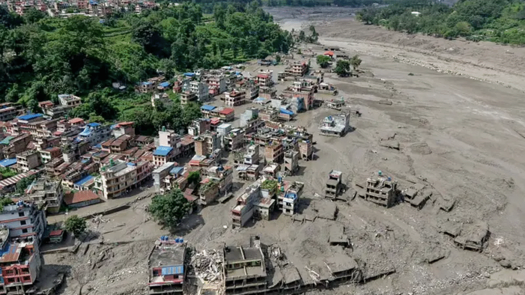 Devastadora avalancha que dejó cientos de muertos y desaparecidos en la frontera de Nepal