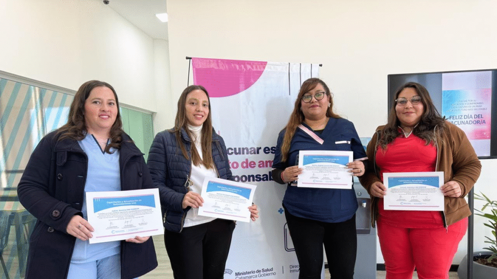 50 vacunadoras y vacunadores fueron reconocidos en su día
