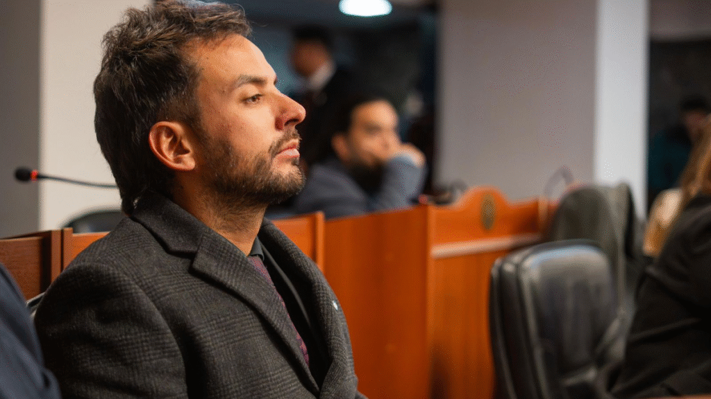 Moreno propone incorporar medidas de cuidado para abanderados y escoltas en los actos escolares