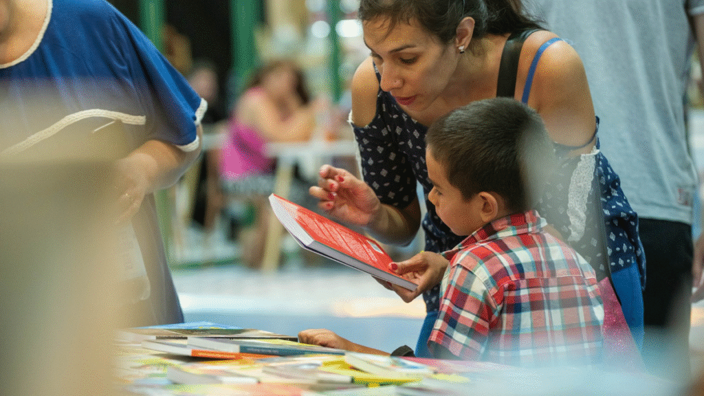 La Feria del Libro y el Ponchito reciben propuestas hasta el 6 de septiembre La Feria del Libro y el Ponchito reciben propuestas hasta el 6 de septiembre