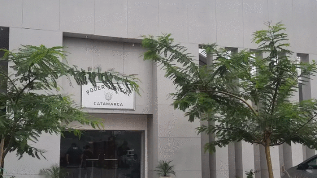 Envían a juicio a una pareja acusada de cometer siete hurtos en comercios de Capital