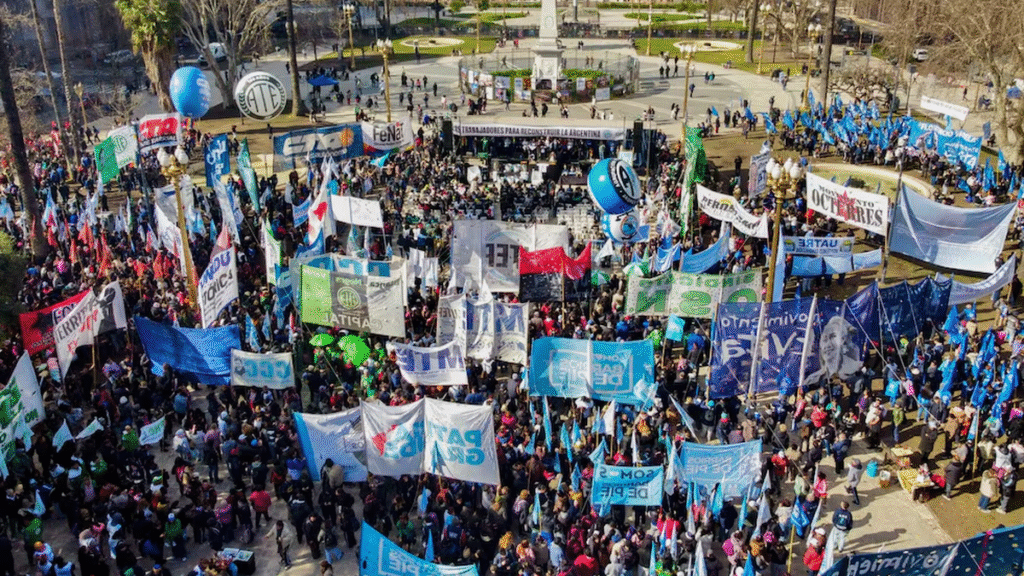 Sindicatos y movimientos sociales marcharán contra el endeudamiento de las familias Sindicatos y movimientos sociales marcharán contra el endeudamiento de las familias