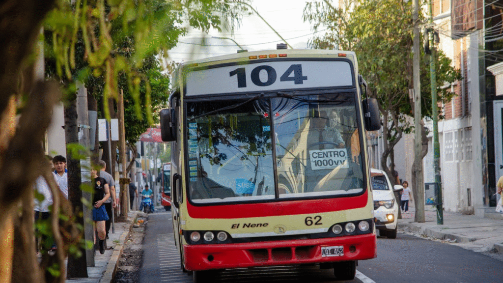 La empresa El Nene recurrió la baja de sus colectivos y responsabilizó al Estado por retrasos en subsidios