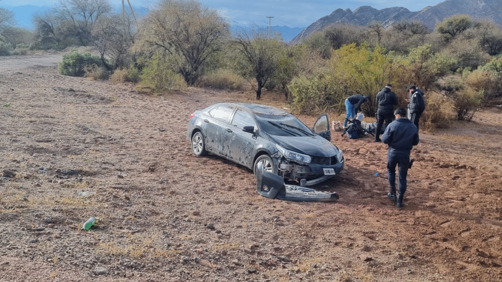 Volcó un automóvil sobre la Ruta Nacional 60