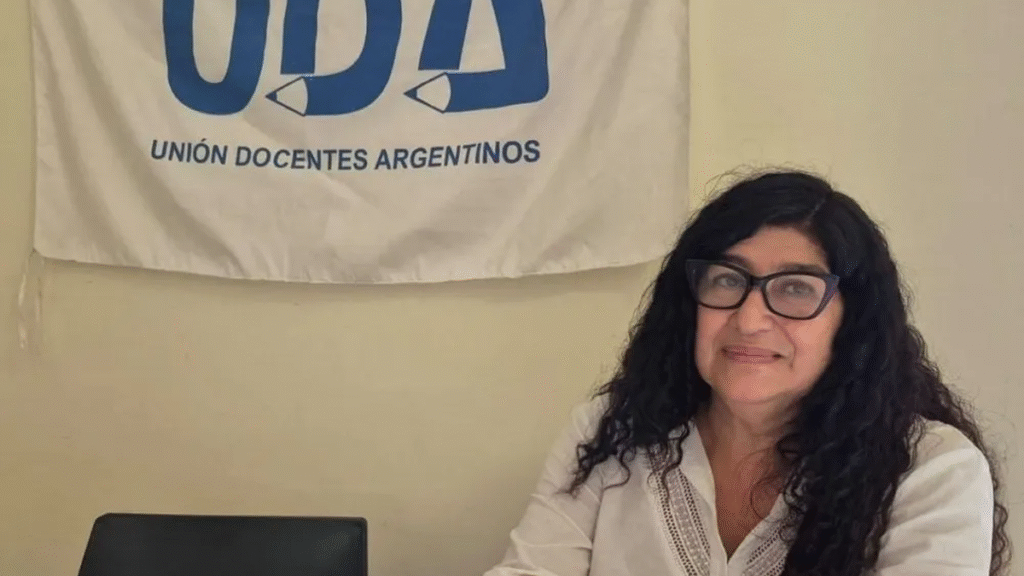Docentes de UDA hacen un “semaforazo” en reclamo de la educación pública