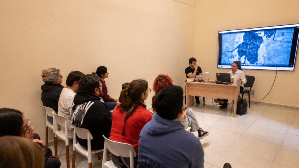 Cecilia Castilla abrió el ciclo “Ciencia y Literatura” con un diálogo entre murciélagos y vampiros