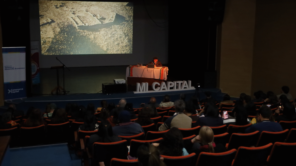 El arqueólogo Kriscautzky disertó sobre los desafíos de poner en valor los sitios arqueológicos de Catamarca