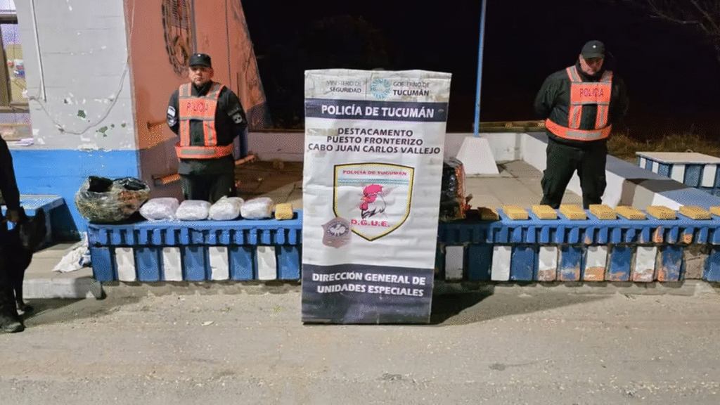 Detuvieron a cuatro personas en Catamarca y La Rioja tras el hallazgo de 17 kilos de marihuana Detuvieron a cuatro personas en Catamarca y La Rioja tras el hallazgo de 17 kilos de marihuana