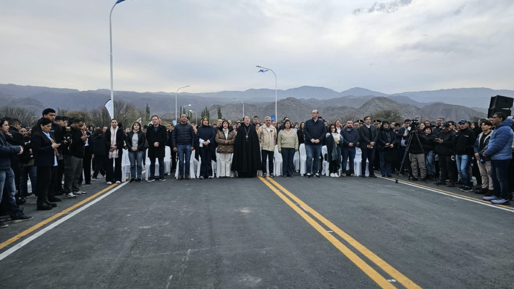 Inauguran el nuevo puente sobre el río Santa María Inauguran el nuevo puente sobre el río Santa María
