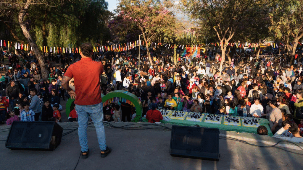 Una multitud de familias celebró el Día del Niño en la Plaza El Aborigen