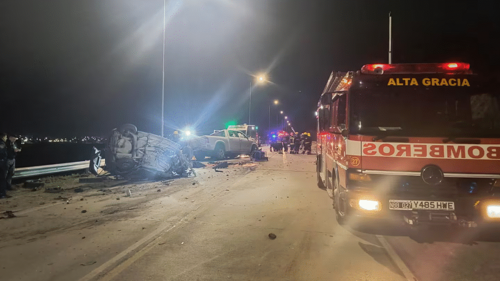 Cuatro personas murieron en un choque entre una camioneta y un auto en Alta Gracia