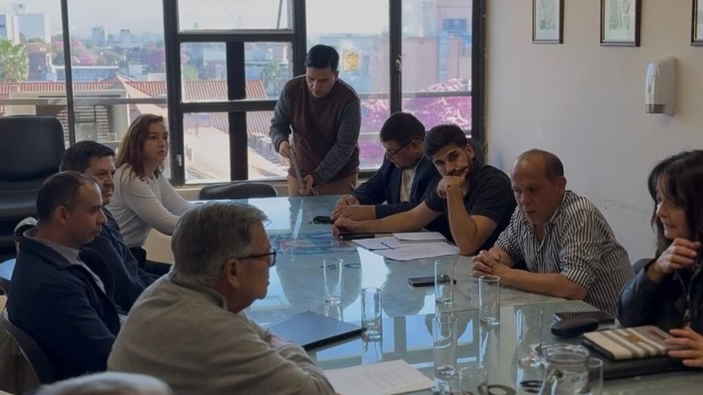 Diputados recibieron planteos de la Unión Comercial por endeudamiento y tarifas