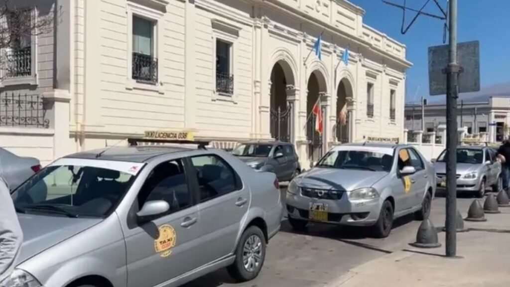 Taxistas y remiseros exigen mayores controles al transporte por aplicaciones