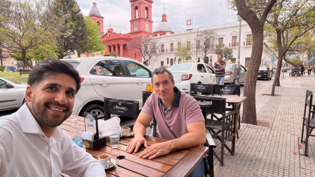 El acercamiento de Puente y Galán sube la tensión en la alianza libertaria