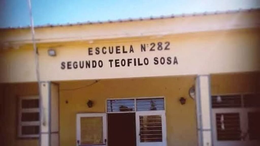 Quirós: padres de alumnos de la Escuela N° 282 respaldan a docente apartada del cargo Quirós: padres de alumnos de la Escuela N° 282 respaldan a docente apartada del cargo