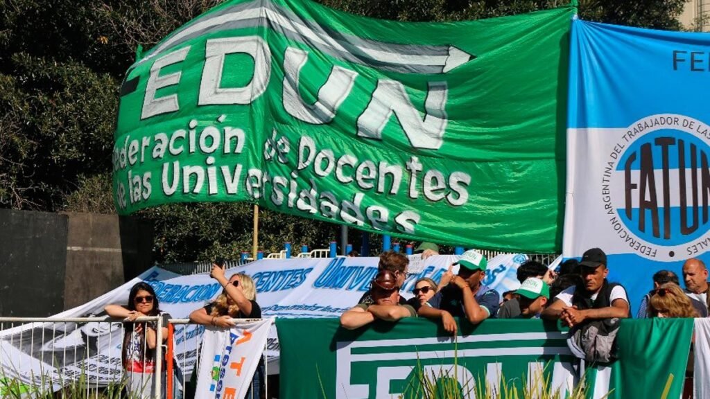 Los gremios universitarios rechazaron la oferta salarial del 3% del Gobierno y se reactiva el conflicto