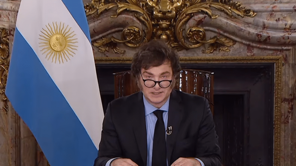 Milei viaja a Chile y prepara un mensaje por Malvinas que será emitido por cadena nacional Milei viaja a Chile y prepara un mensaje por Malvinas que será emitido por cadena nacional