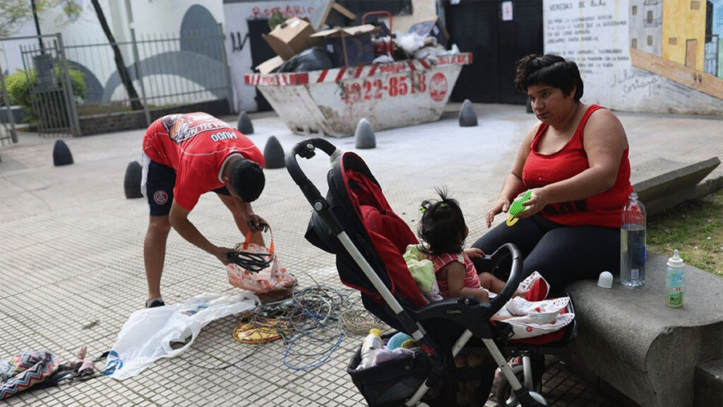 Modelo Milei: especialistas advierten que la pobreza ya ronda el 50 por ciento