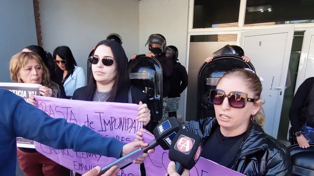 Familiares y amigos de victima de abuso repudian dilatación de la causa Familiares y amigos de victima de abuso repudian dilatación de la causa