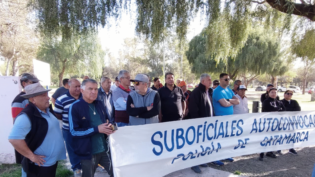 Policías autoconvocados se apartan de la negociación salarial y denuncian trabas de otros sectores Policías autoconvocados se apartan de la negociación salarial y denuncian trabas de otros sectores
