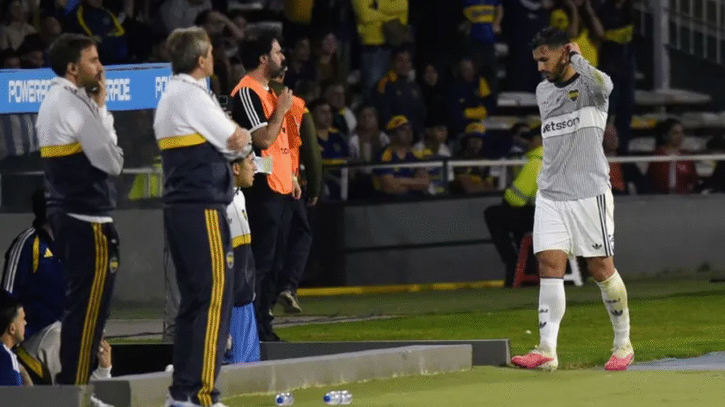 La lesión de Leandro Paredes tras ser reemplazado ante Vélez: ¿Llegaría a los cuartos de final de la Copa Sudamericana?