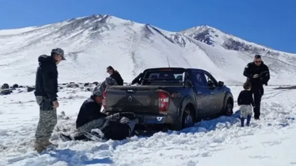Una mujer caminó 15 kilómetros en la nieve para salvar a su familia