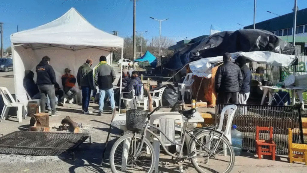 Más de 700 despidos golpean a una ciudad bonaerense y ponen en jaque su economía