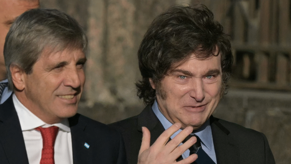 El gasto público nacional cayó 32,1% y hubo un fuerte recorte en tranferencias a provincias