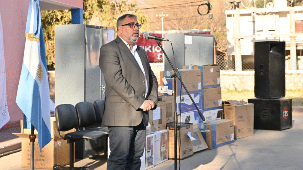 Salud entregó equipamiento para centros sanitarios de Belén, Andalgalá y Tinogasta