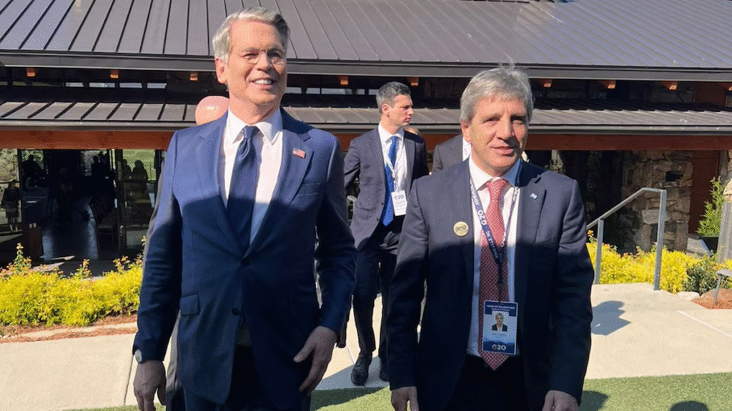 Caputo aseguró que el FMI no tiene “ninguna preocupación” por la Argentina: “Cumpliremos las metas sin problemas” Caputo aseguró que el FMI no tiene “ninguna preocupación” por la Argentina: “Cumpliremos las metas sin problemas”