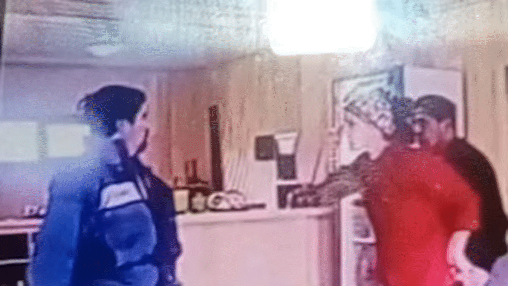 Video: violenta pelea entre un intendente de un pueblo de Neuquén y su antecesor