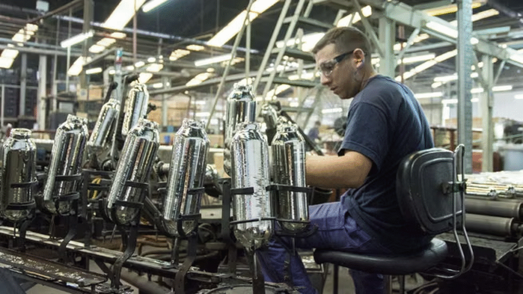 La economía retrocedió 0,6% entre abril y junio por la baja del consumo y la inversión La economía retrocedió 0,6% entre abril y junio por la baja del consumo y la inversión